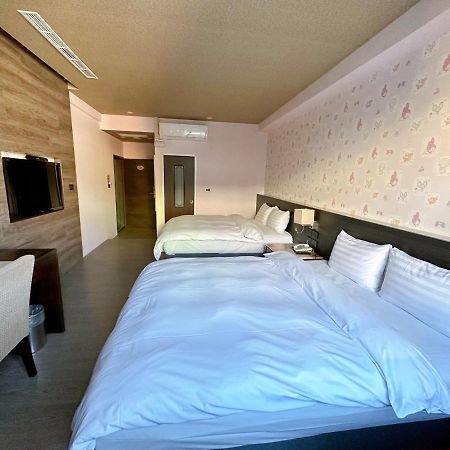 Dlinn Hotel Đài Trung Ngoại thất bức ảnh