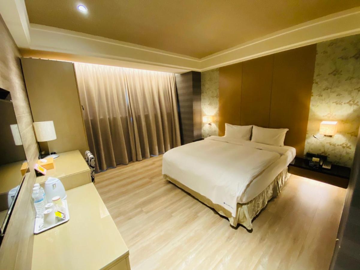 Dlinn Hotel Đài Trung Ngoại thất bức ảnh