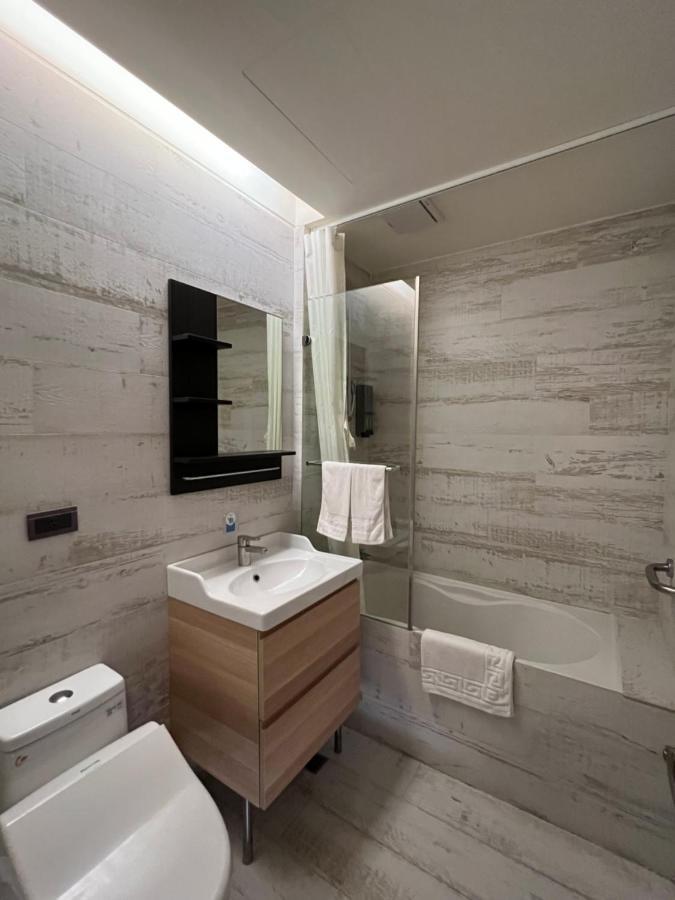 Dlinn Hotel Đài Trung Ngoại thất bức ảnh