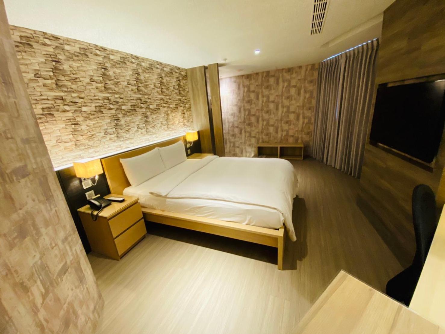 Dlinn Hotel Đài Trung Ngoại thất bức ảnh