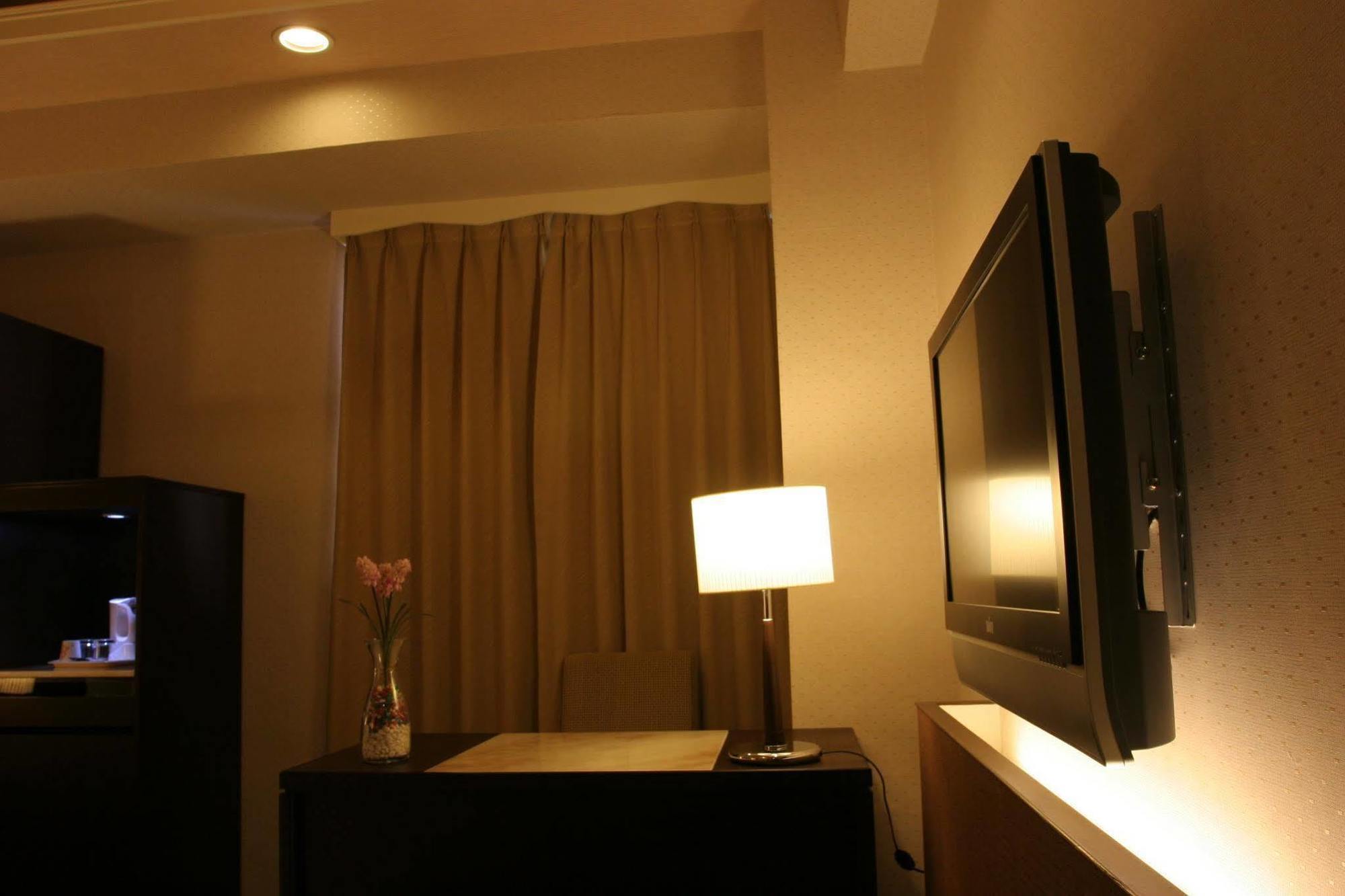 Dlinn Hotel Đài Trung Ngoại thất bức ảnh