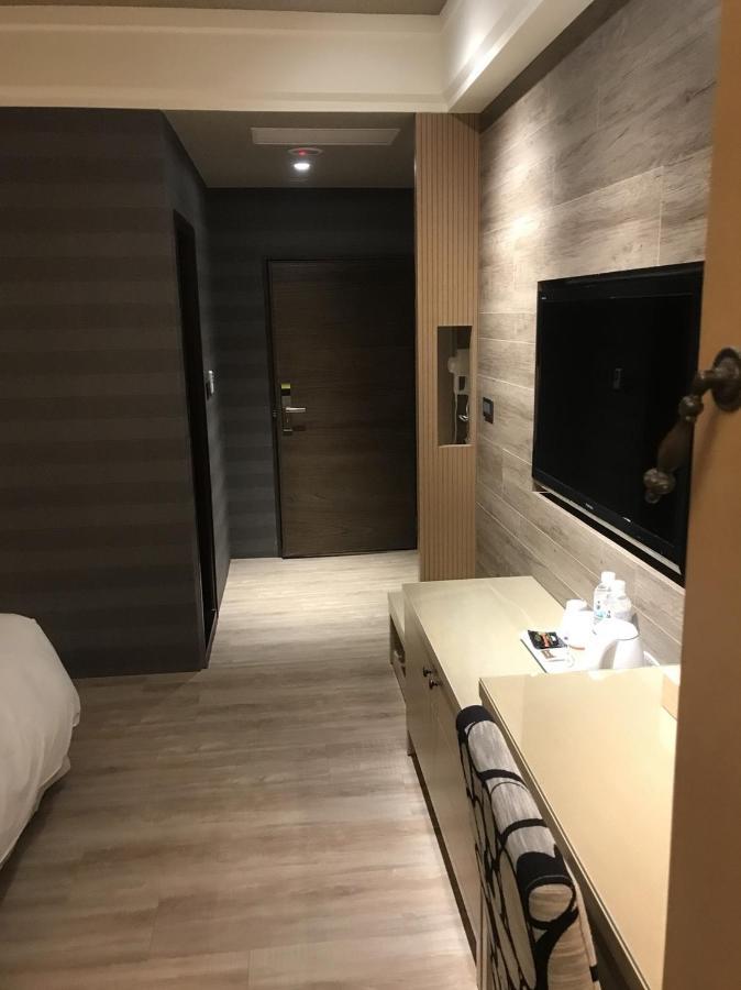 Dlinn Hotel Đài Trung Ngoại thất bức ảnh