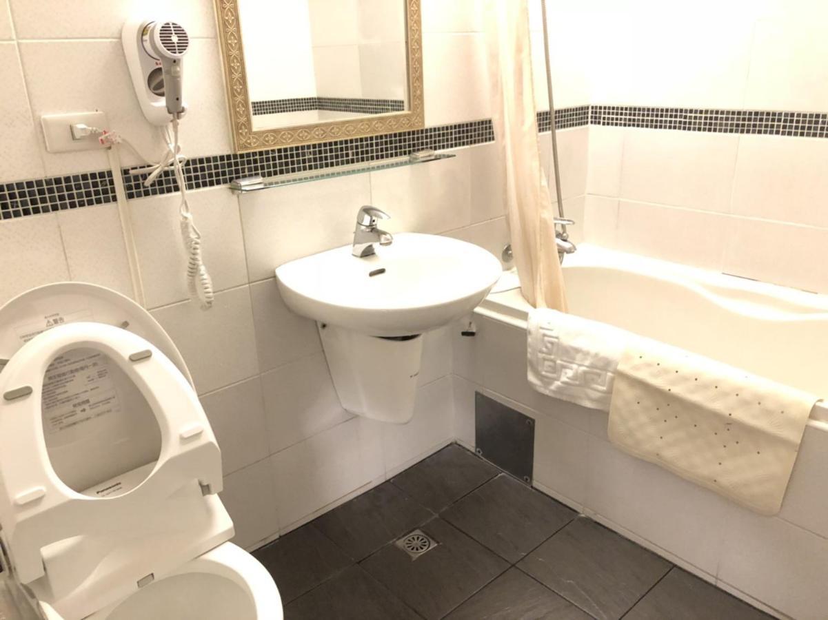 Dlinn Hotel Đài Trung Ngoại thất bức ảnh